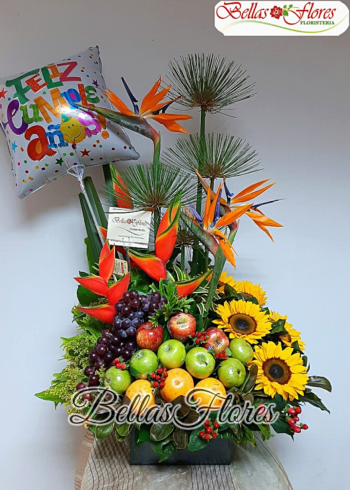 arreglo floral tropical con frutas