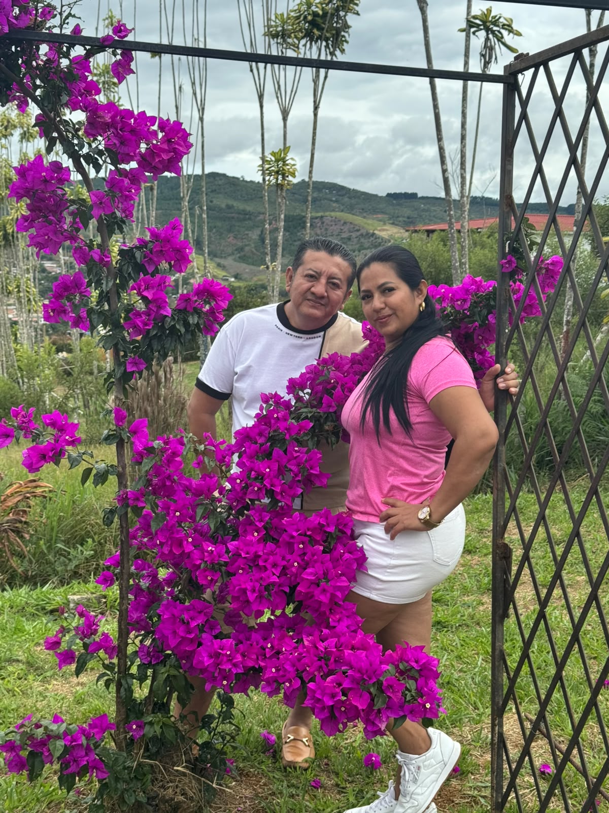 Propietaria de Floristería Bellas Flores, floristería familiar con 30 años de experiencia en Cali